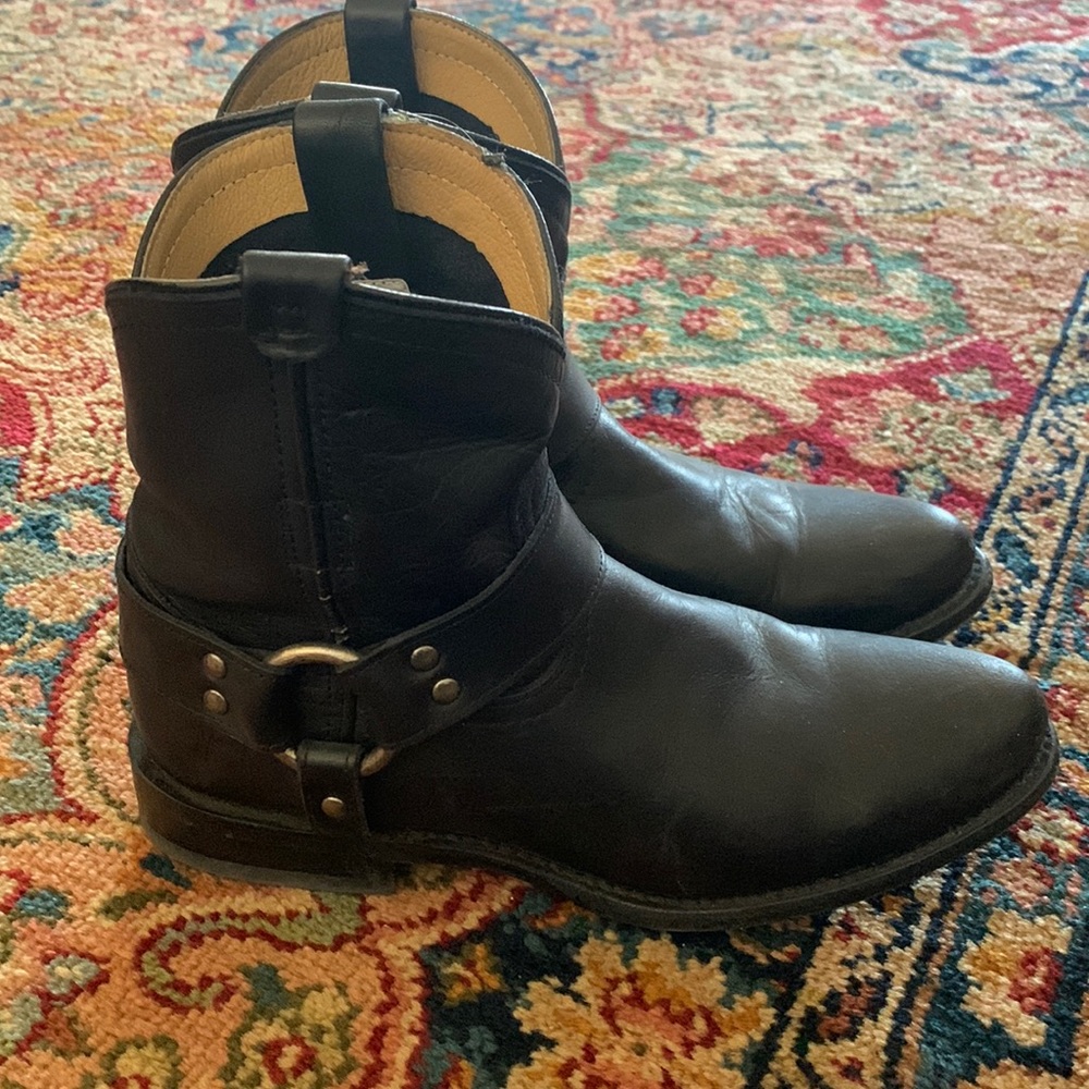Womens Frye ankle boots Gently used condition